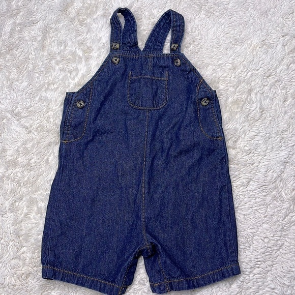 🟢 Carter’s Overall Shorts Size 18 months - Picture 1 of 5